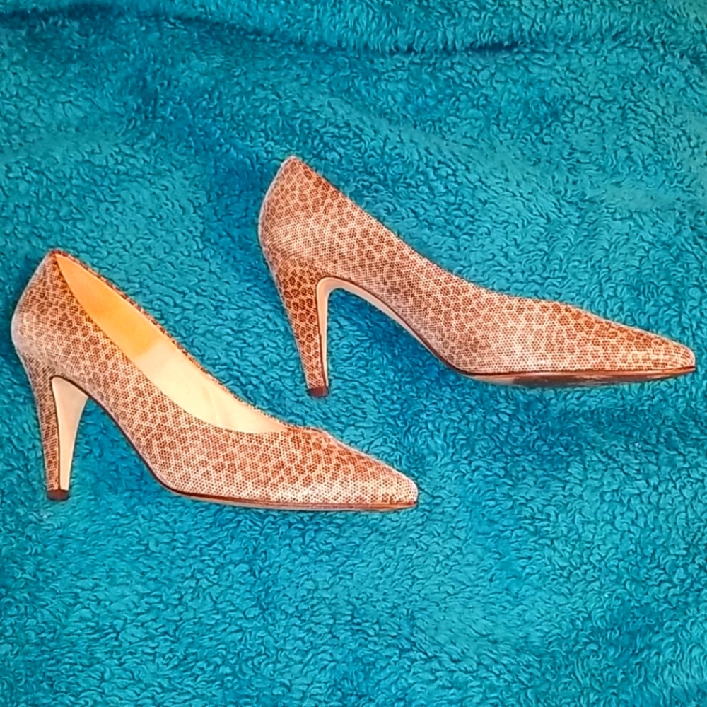 Vintage Caressa leopard print 3.5 inch heel pumps
